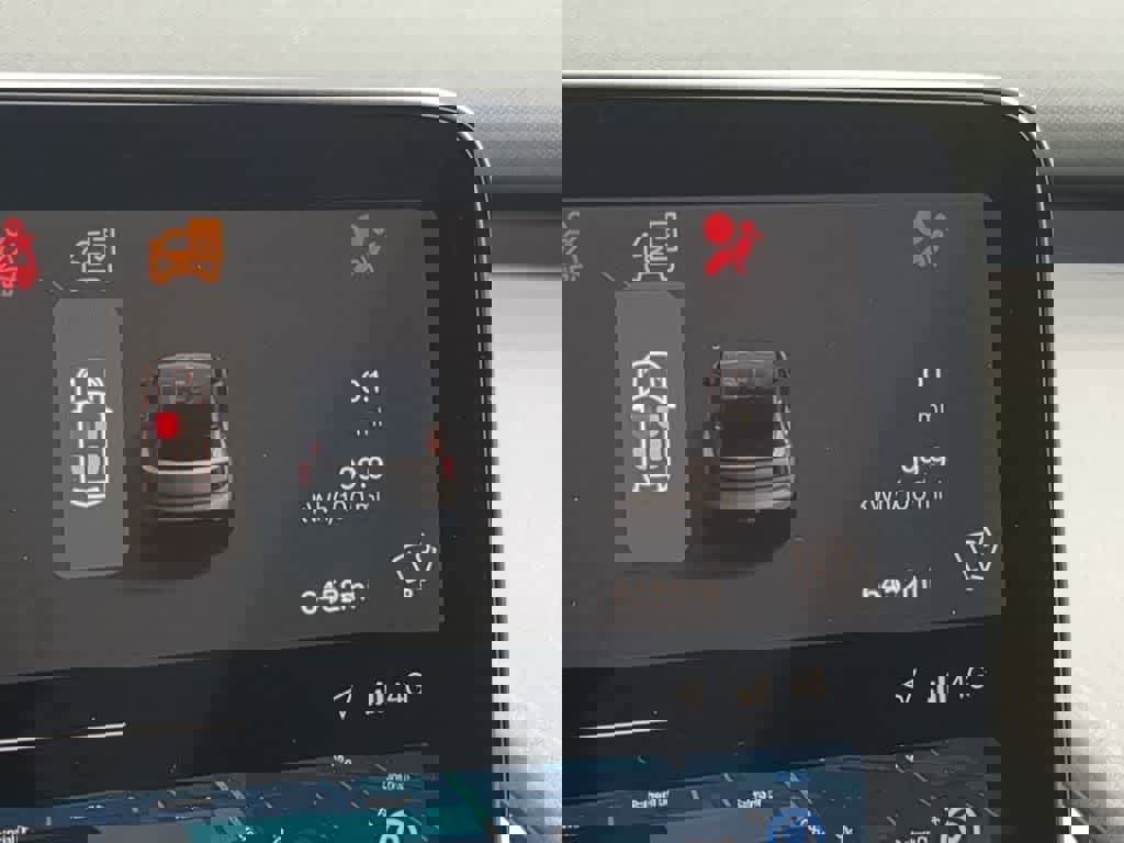 Used 2025 Volvo EX30 Plus w/ Protection Package Premier image 30