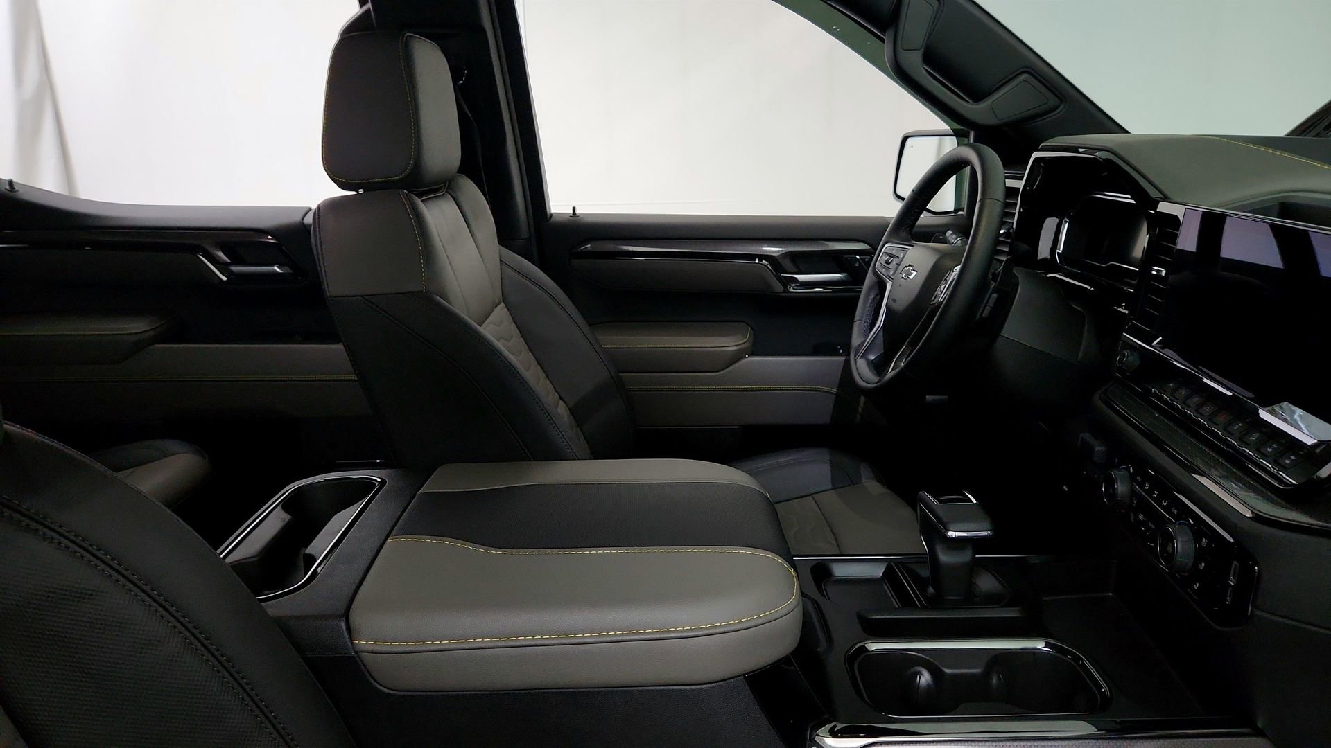 Used 2024 Chevrolet Silverado 1500 ZR2 w/ Technology Package image 25