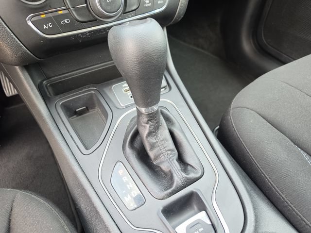 Certified 2019 Jeep Cherokee Latitude w/ Popular Appearance Group FWD image 26