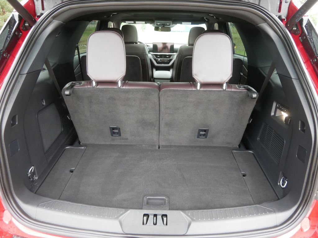 Used 2025 Ford Explorer Platinum w/ Ultimate Package AWD/4WD image 10