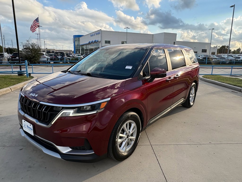 Used 2024 Kia Carnival LX image 3
