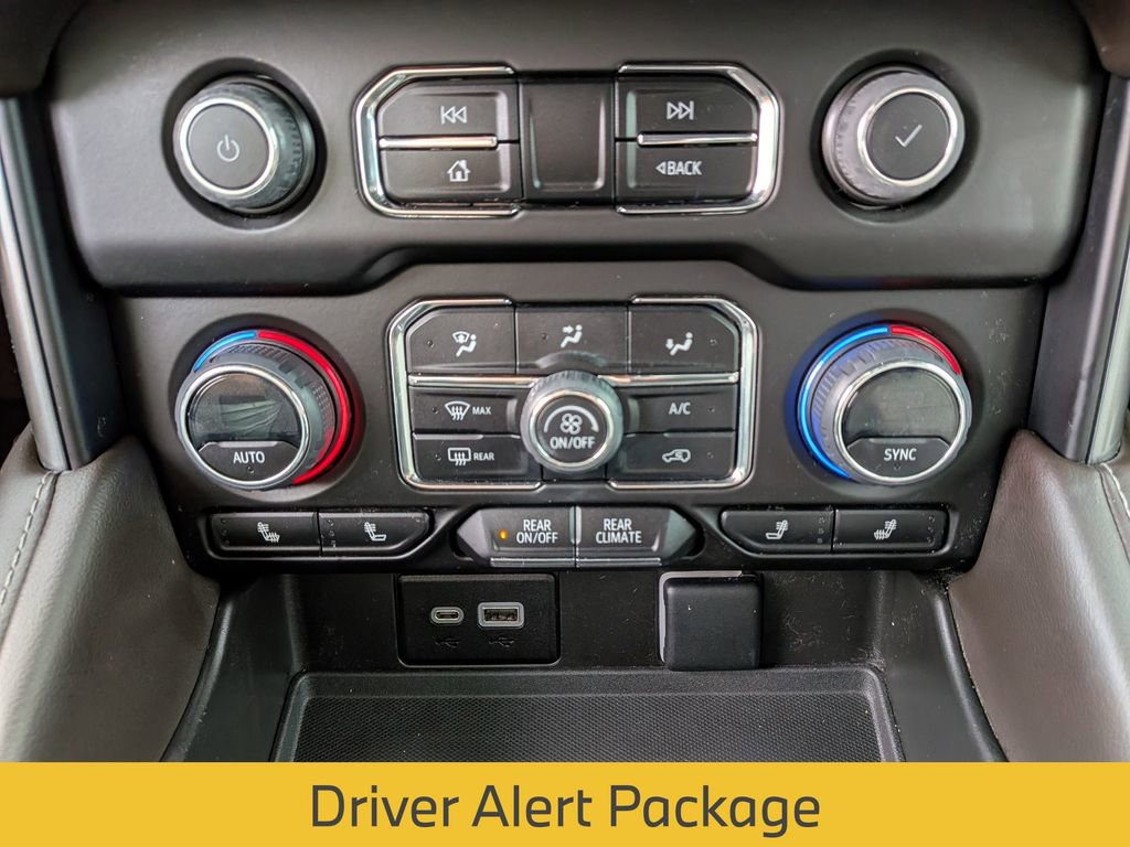 Used 2023 Chevrolet Suburban Z71 w/ Luxury Package image 7