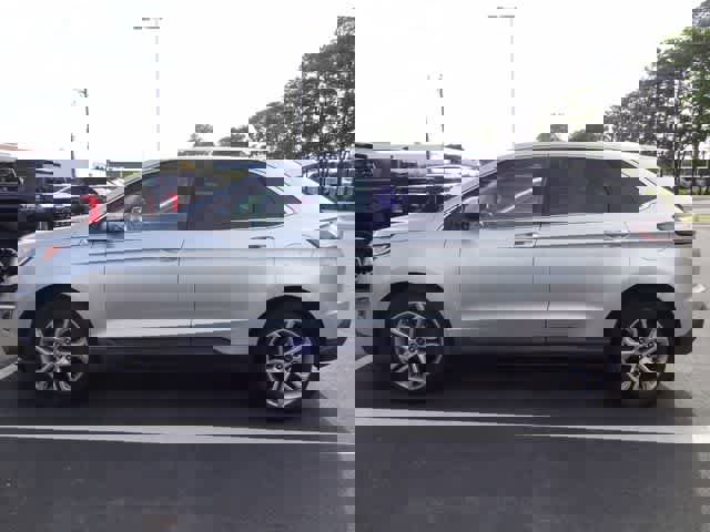 Used 2018 Ford Edge Titanium w/ Technology Package FWD image 9