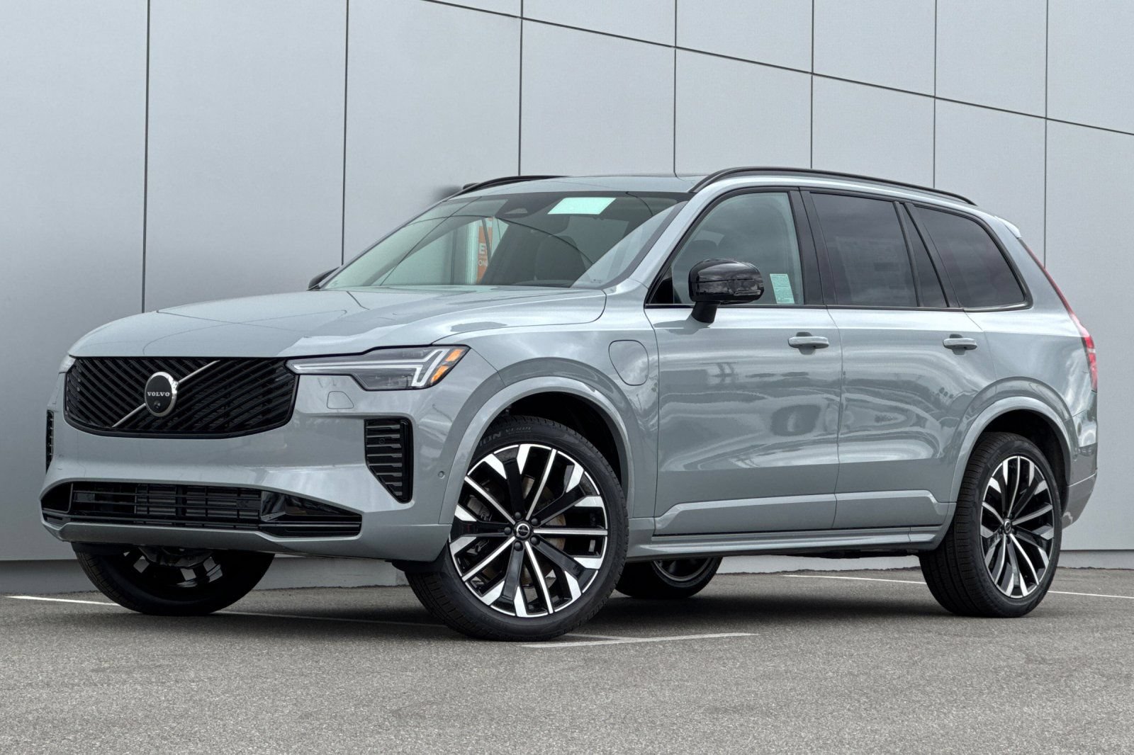 New 2026 Volvo XC90 T8 Ultra w/ Protection Package AWD/4WD image 1