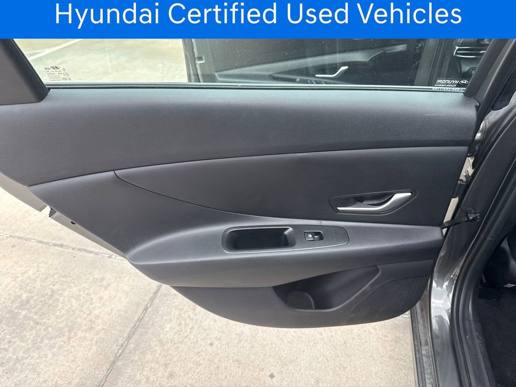 Used 2025 Hyundai Elantra SE image 14
