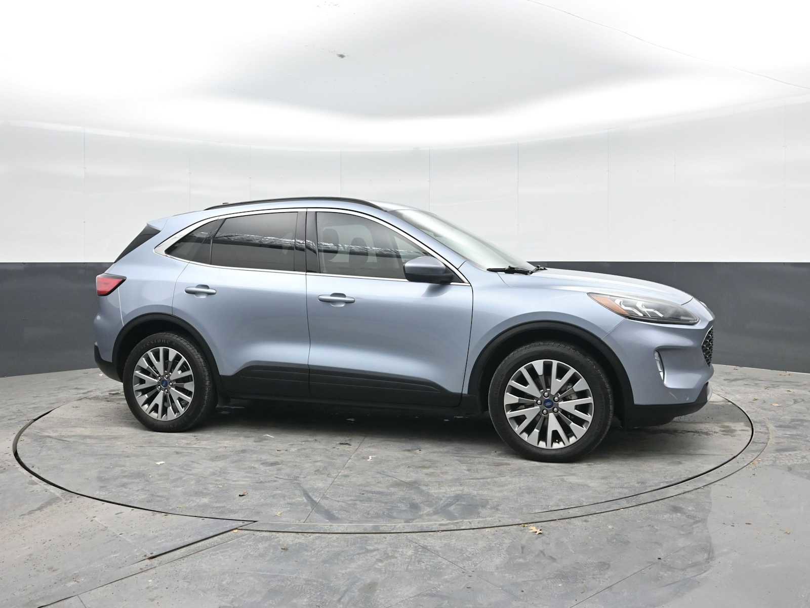 Used 2022 Ford Escape Titanium AWD/4WD image 7