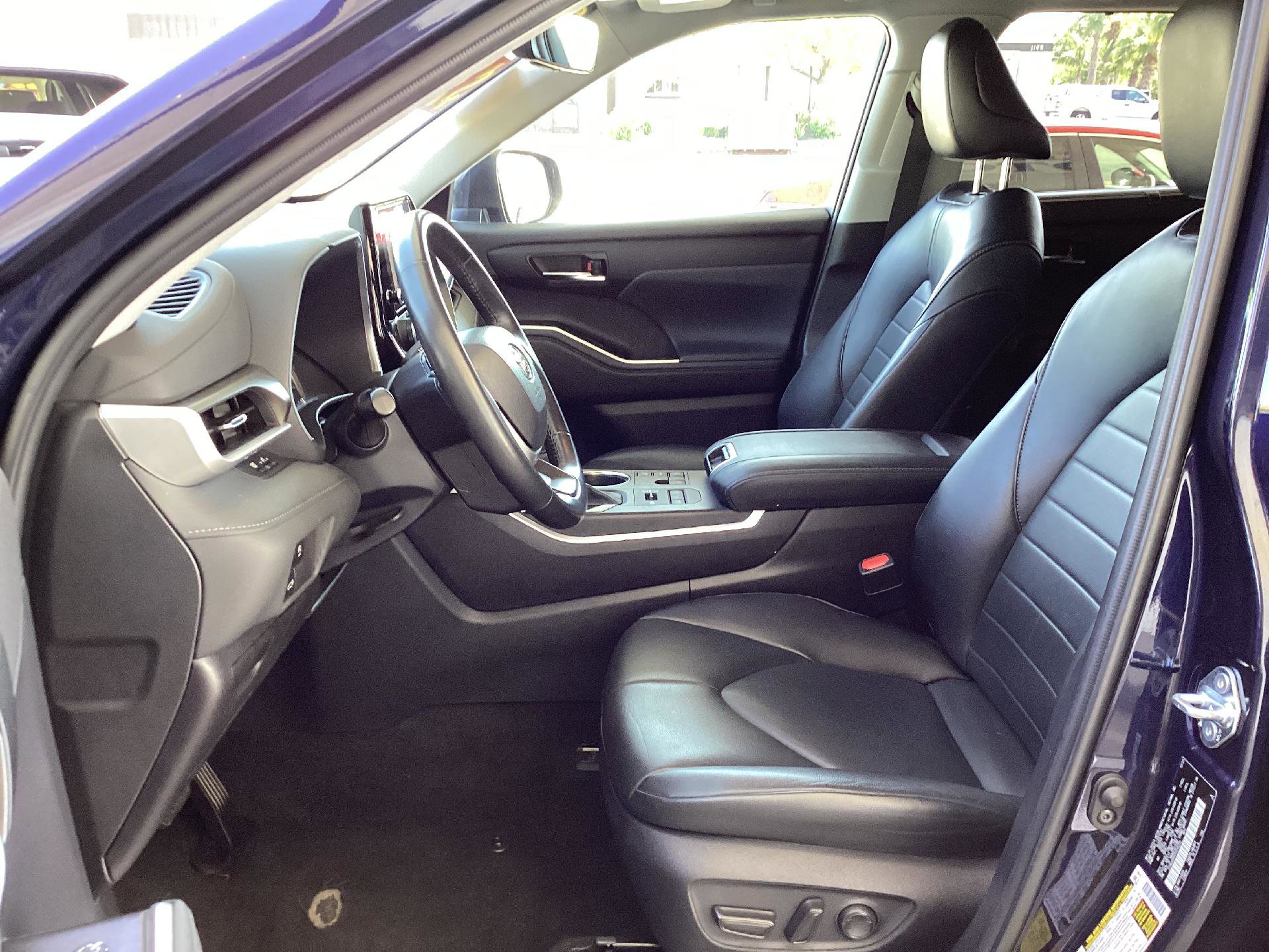 Used 2023 Toyota Highlander XLE AWD/4WD image 10