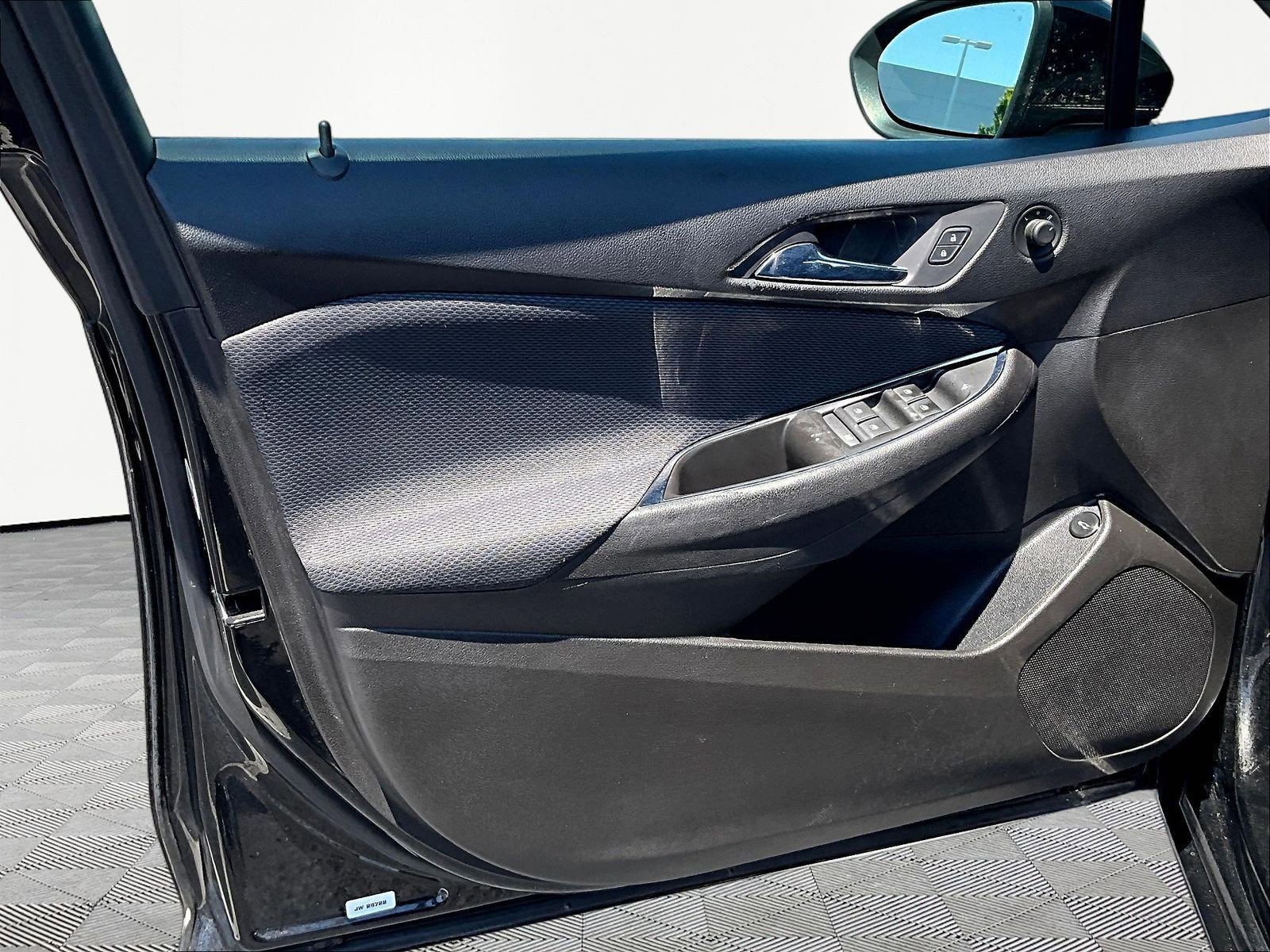 Used 2018 Chevrolet Cruze LS FWD image 18