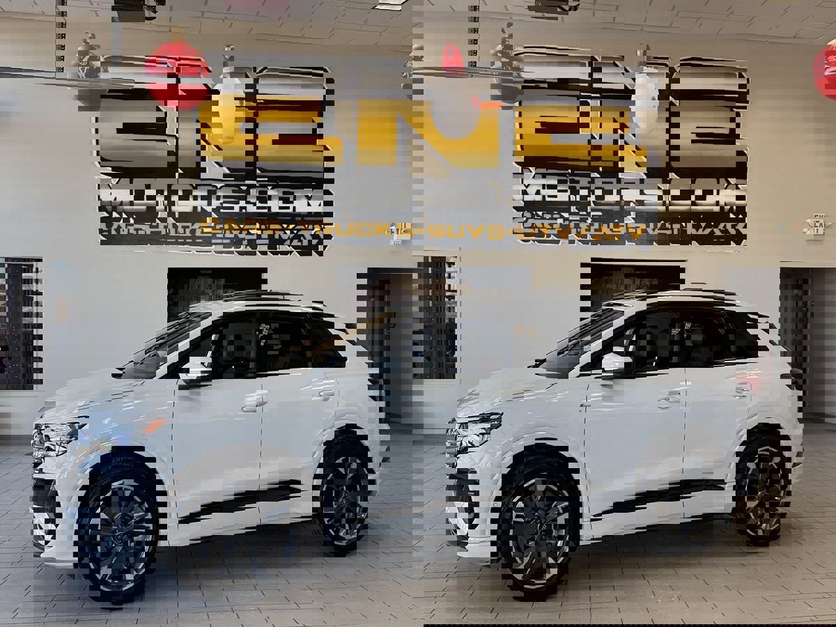 Used 2024 Audi Q4 e-tron Premium Plus w/ Premium Plus image 2