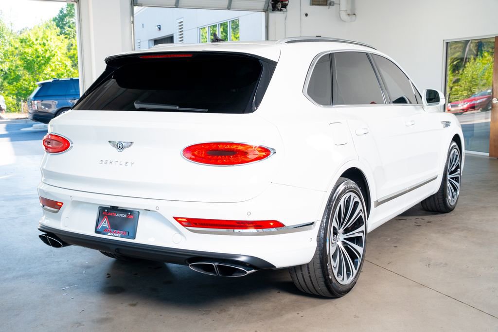 Used 2021 Bentley Bentayga Plug-In Hybrid image 6