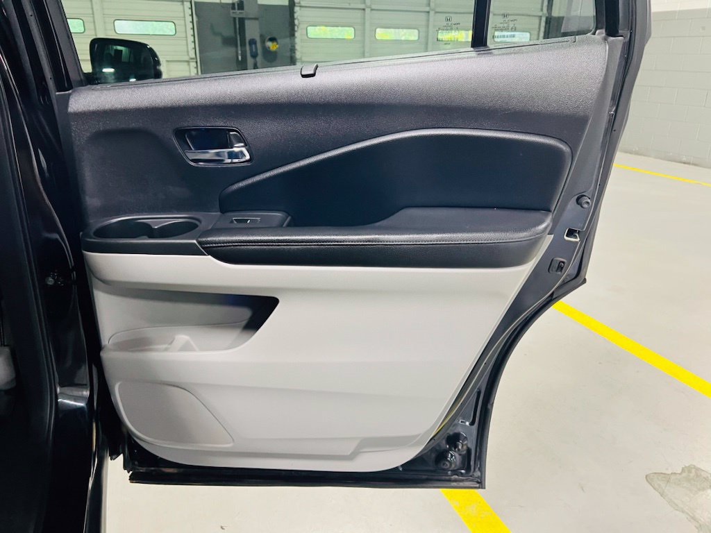 Used 2017 Honda Pilot Touring image 32