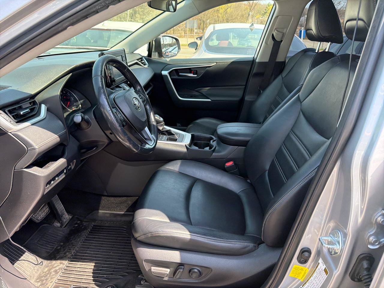 Used 2019 Toyota RAV4 XLE Premium w/ Cold Weather Package AWD/4WD image 19