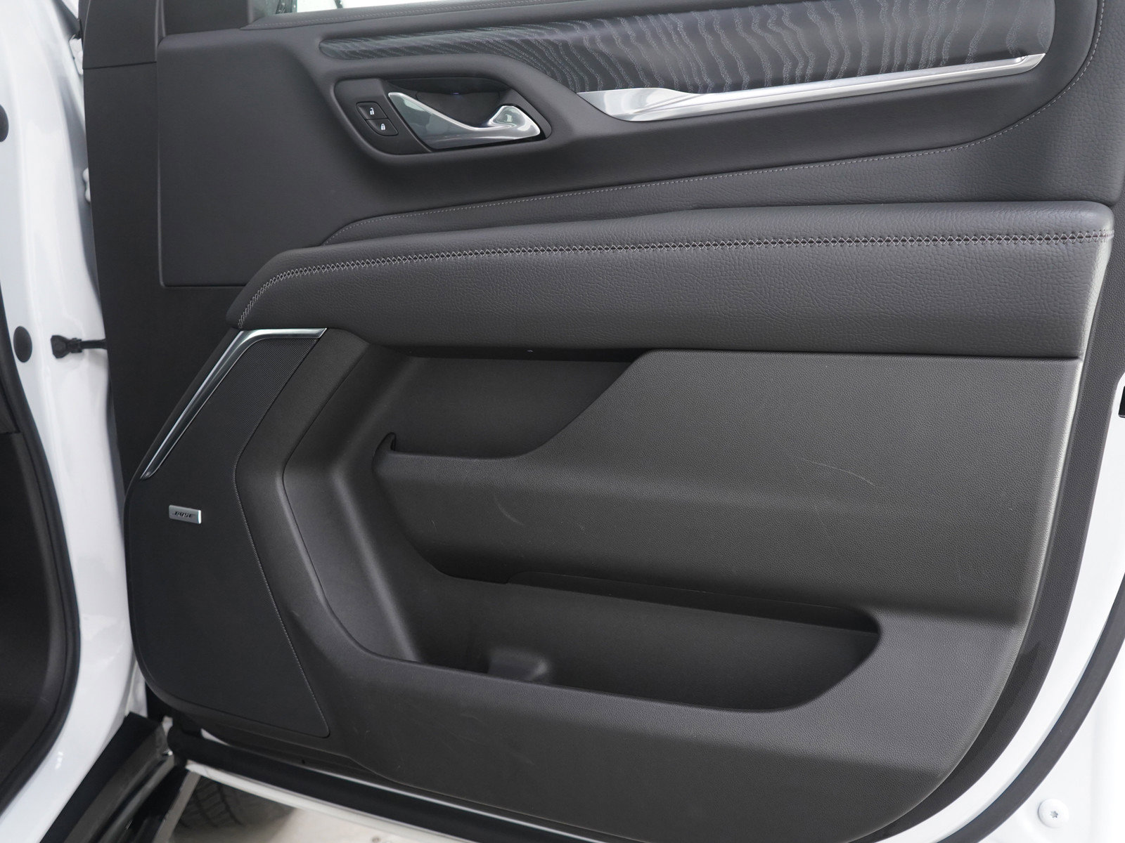 Used 2021 GMC Yukon Denali w/ Denali Premium Package image 9