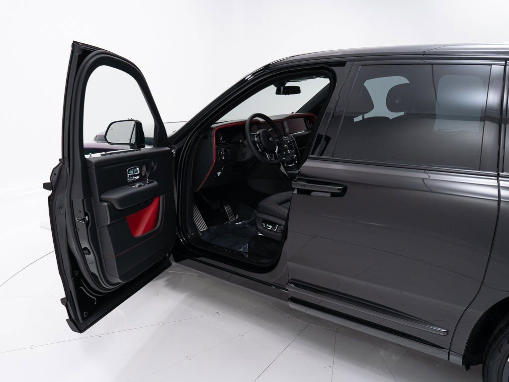 New 2026 Rolls-Royce Cullinan Black Badge image 6