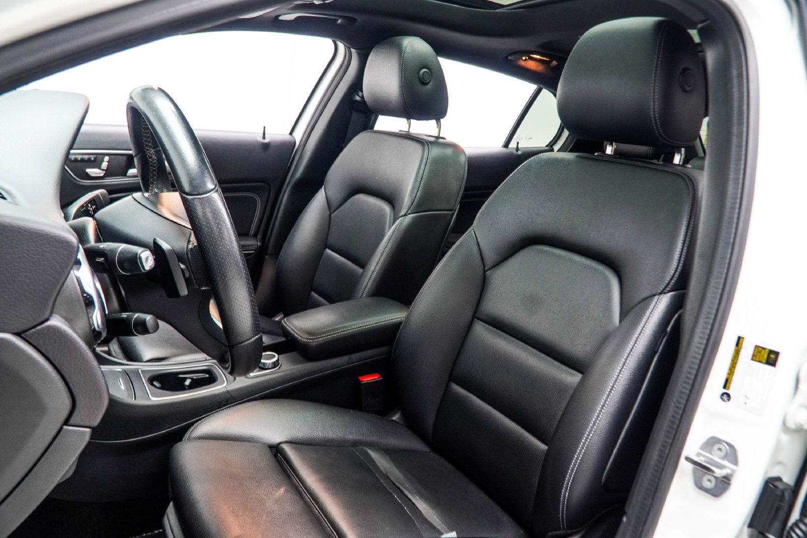 Used 2018 Mercedes-Benz GLA 250 4MATIC image 35