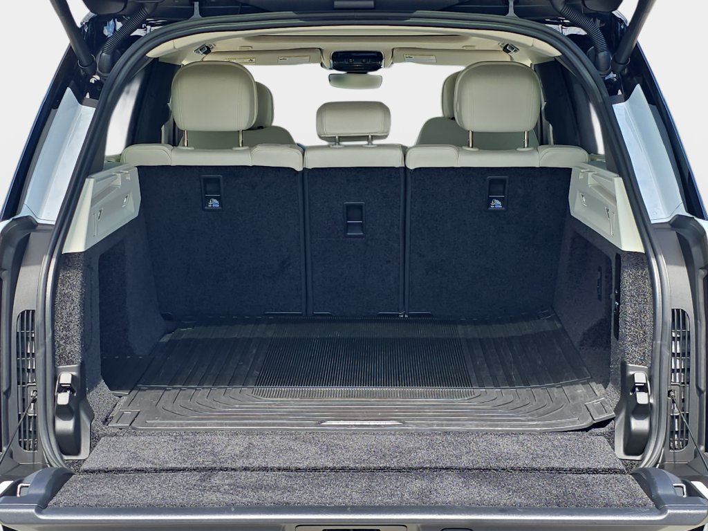 Certified 2025 Land Rover Range Rover SE AWD/4WD image 12