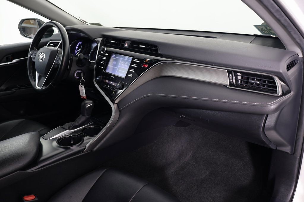 Used 2020 Toyota Camry SE FWD image 9