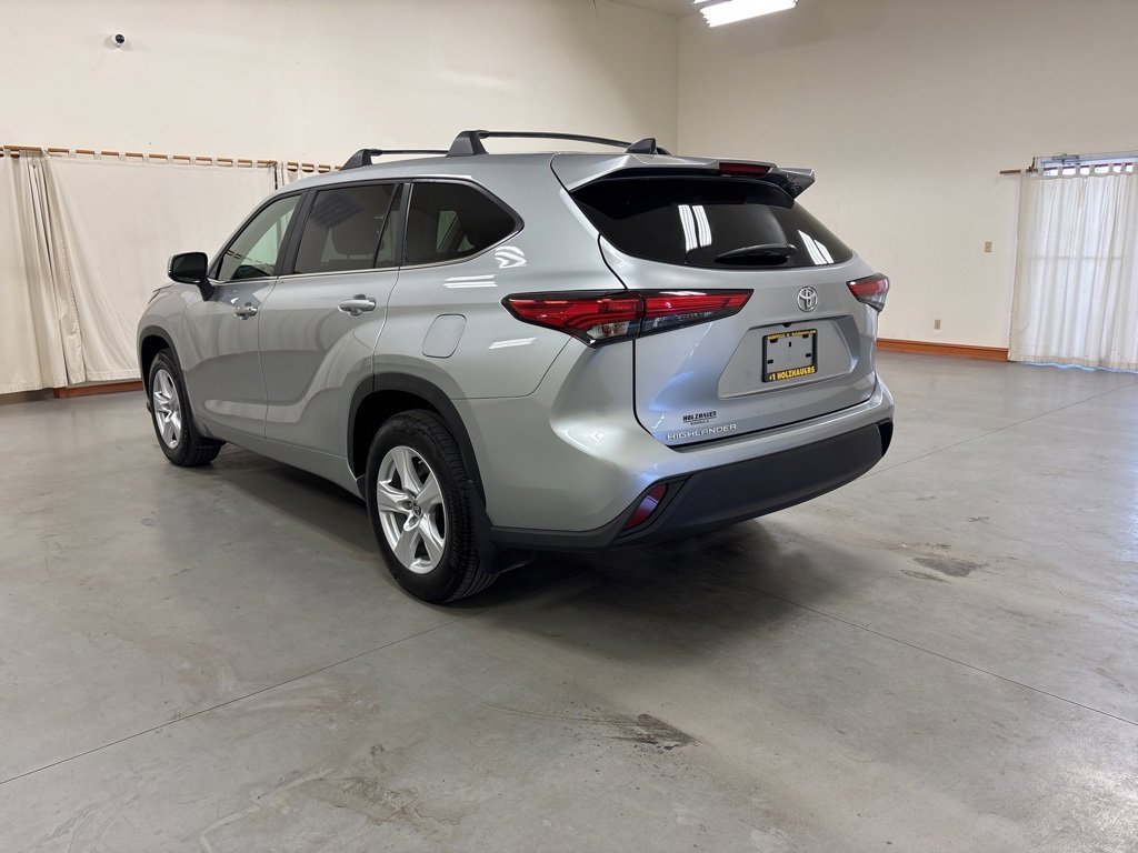 Used 2023 Toyota Highlander L image 6