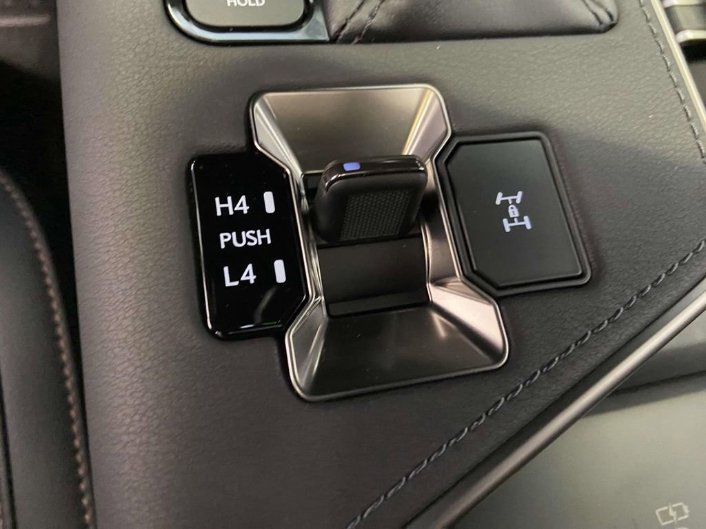 Used 2024 Lexus GX 550 w/ Accessory Package (2T) AWD/4WD image 28