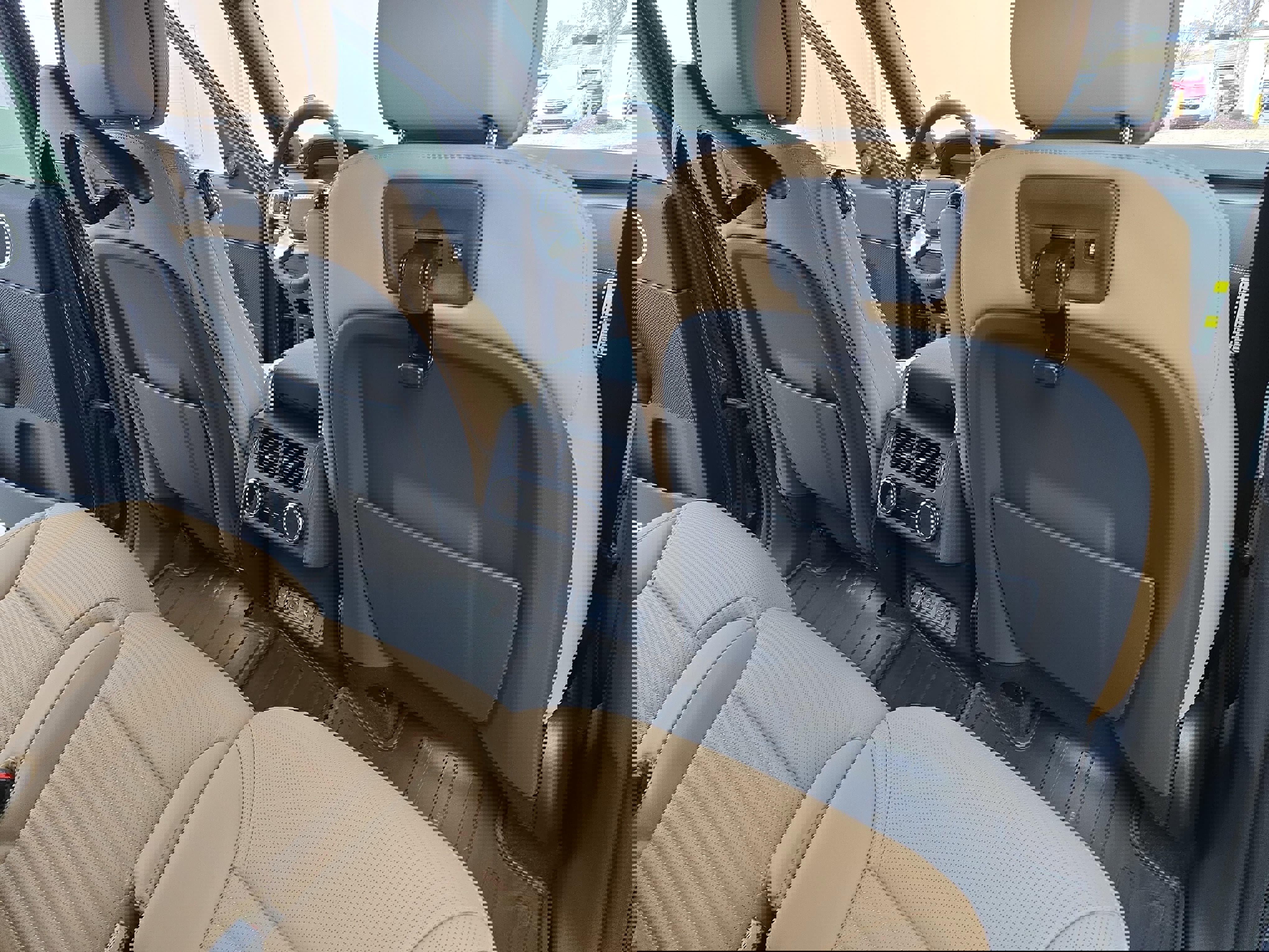 New 2026 Land Rover Discovery Dynamic SE image 11