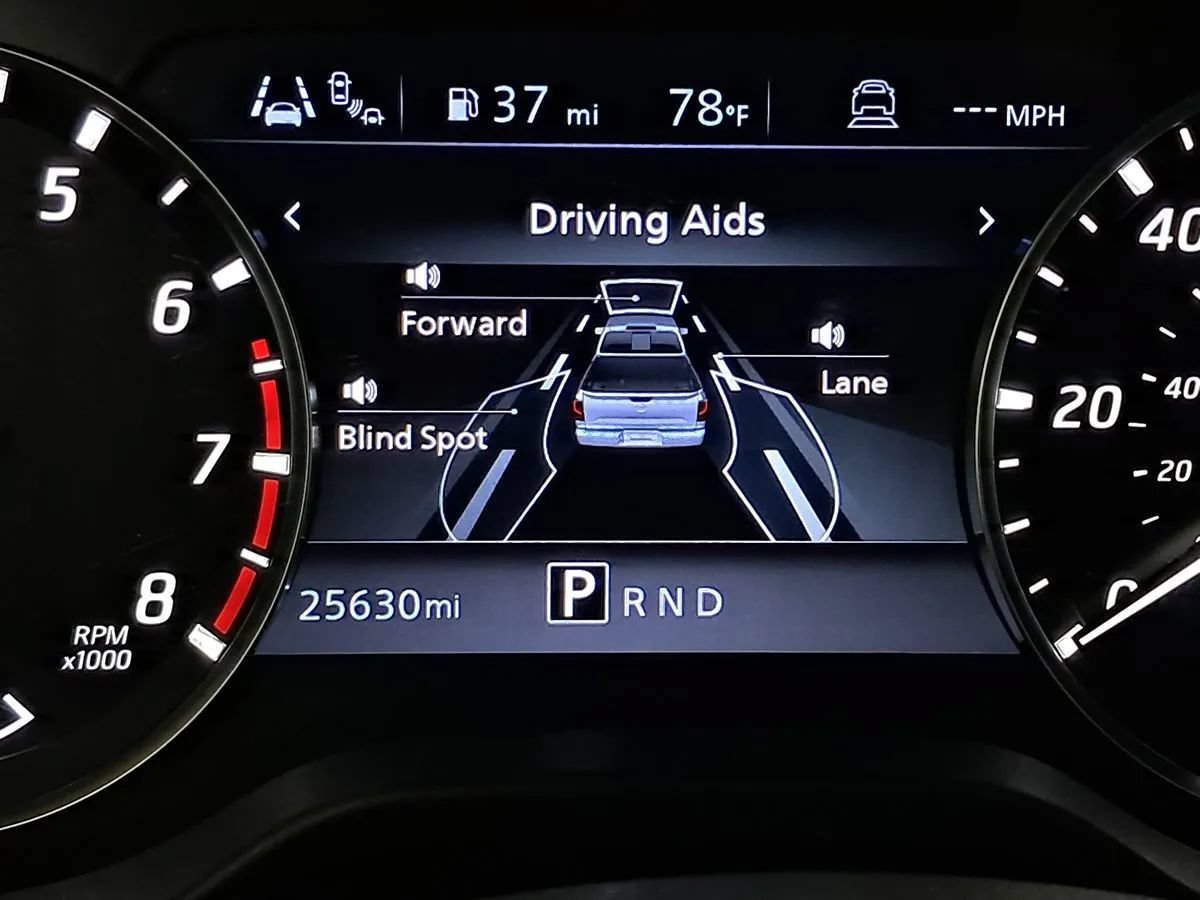 Used 2023 Nissan Titan SV RWD image 11