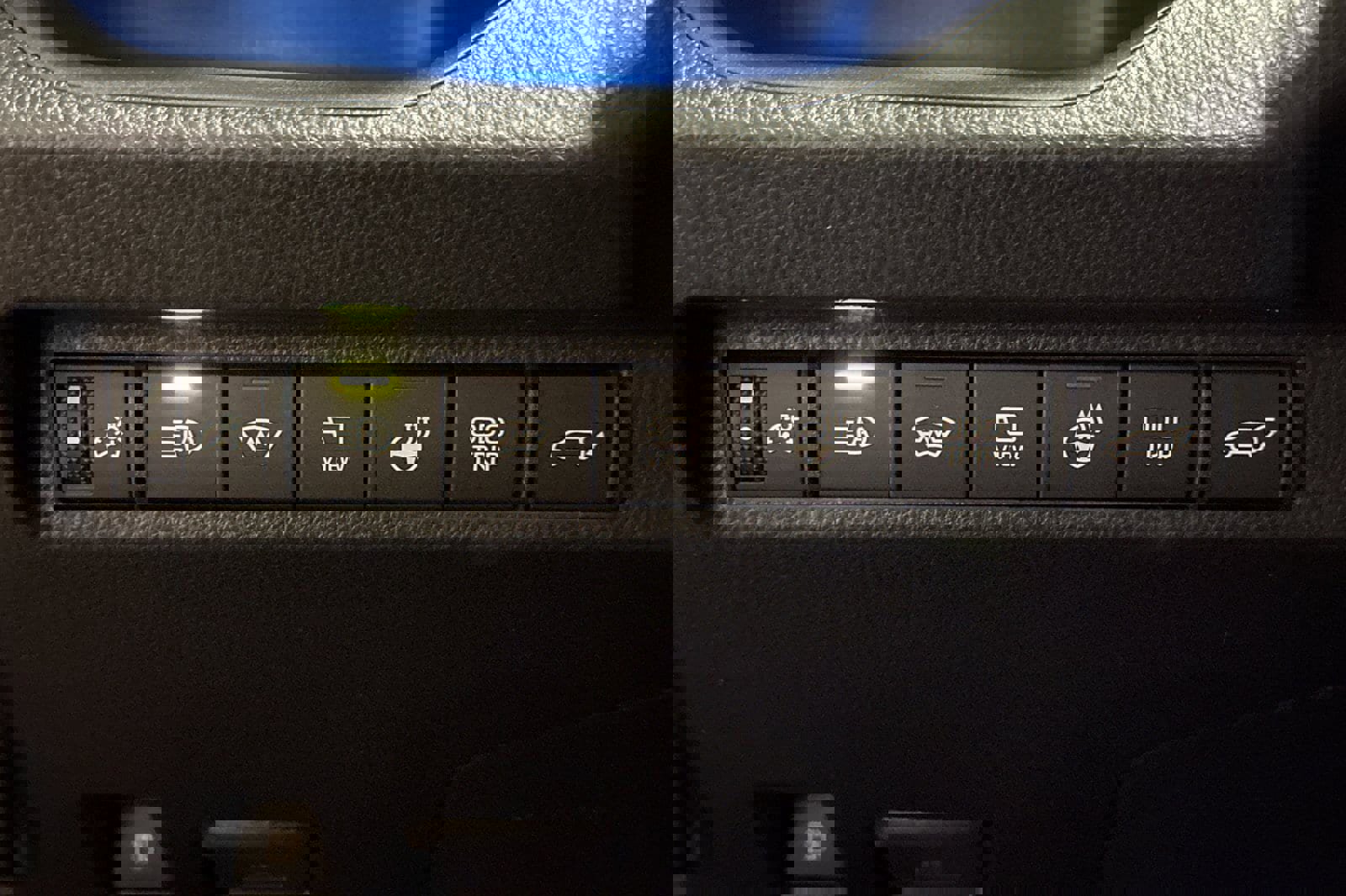 New 2025 Toyota RAV4 XSE image 31