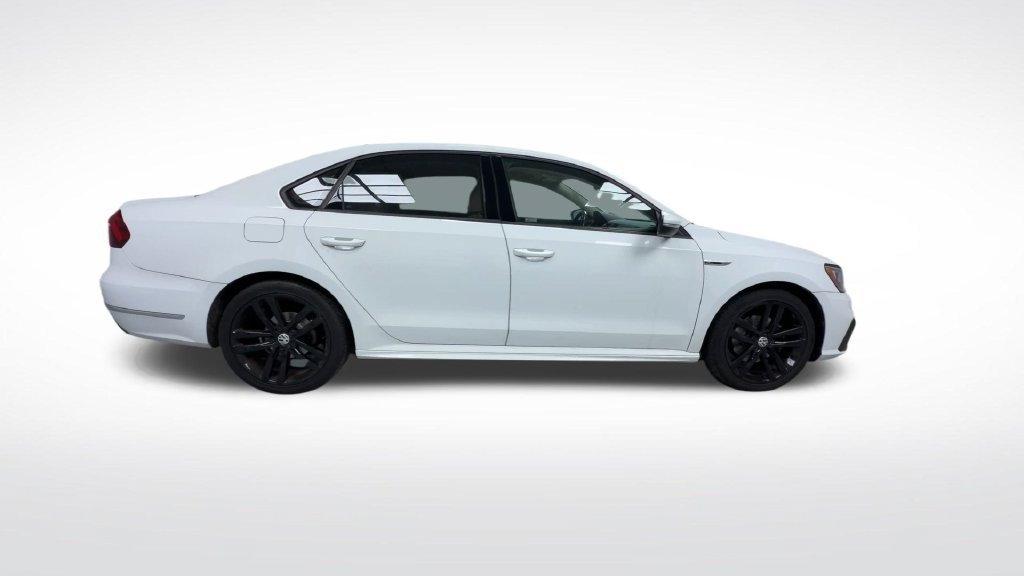 Used 2018 Volkswagen Passat 2.0T R-Line FWD image 12
