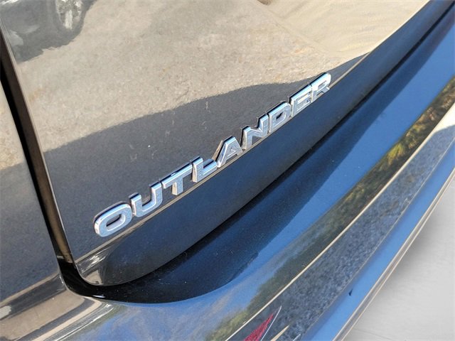 Used 2025 Mitsubishi Outlander SE image 6