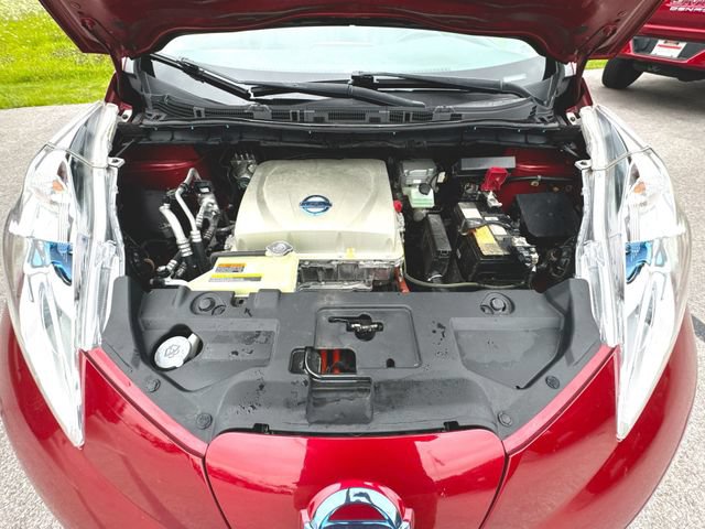 Used 2015 Nissan Leaf SL w/ Premium Package FWD image 30