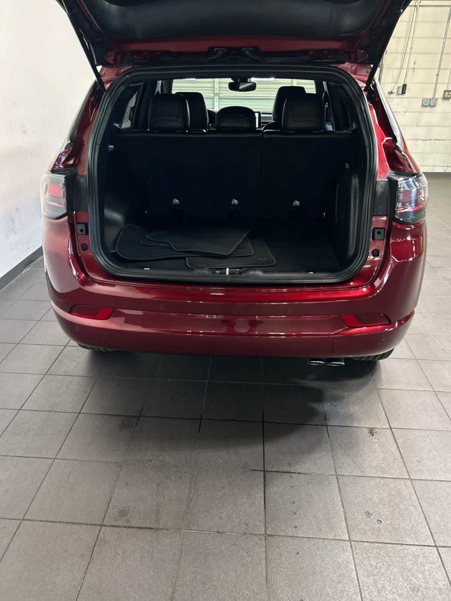 Used 2022 Jeep Compass High Altitude AWD/4WD image 11