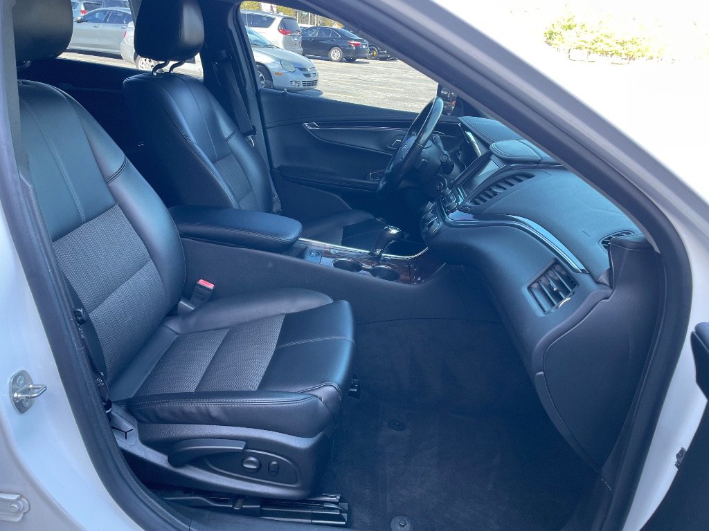 Used 2015 Chevrolet Impala LT FWD image 17
