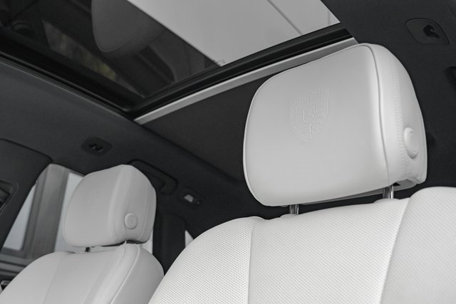 Used 2023 Porsche Macan w/ Premium Package Plus image 12