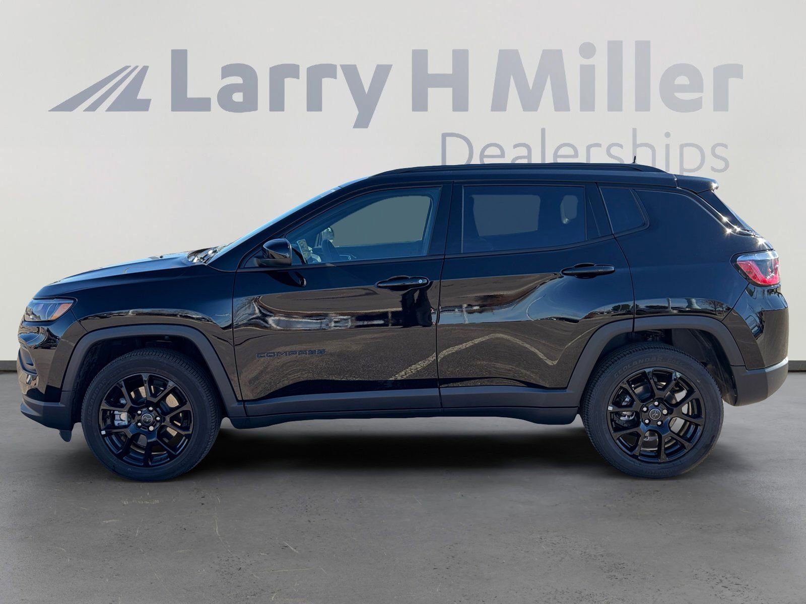 New 2026 Jeep Compass Latitude AWD/4WD image 3