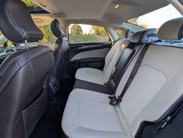 Used 2019 Ford Fusion SE w/ Equipment Group 151A FWD image 25