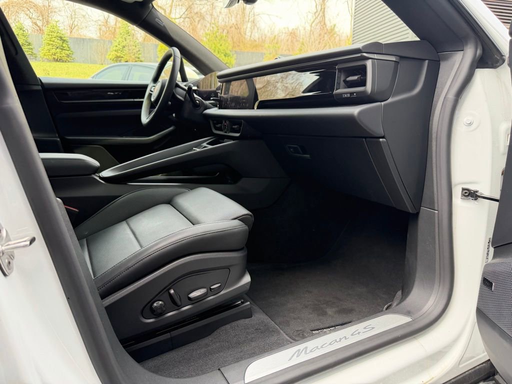 New 2025 Porsche Macan 4S Electric image 21