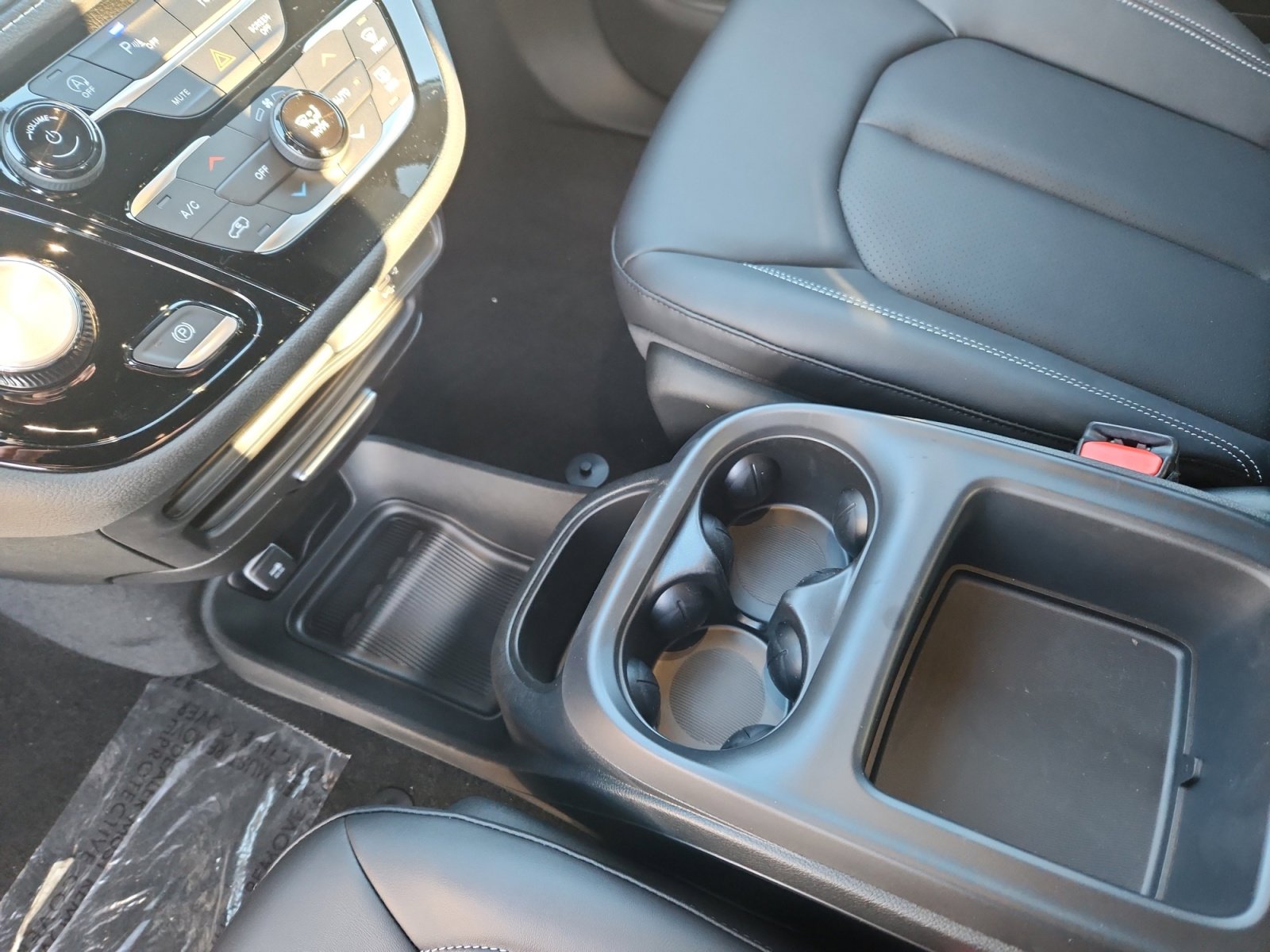 New 2026 Chrysler Pacifica Select w/ S Appearance Package AWD/4WD image 16