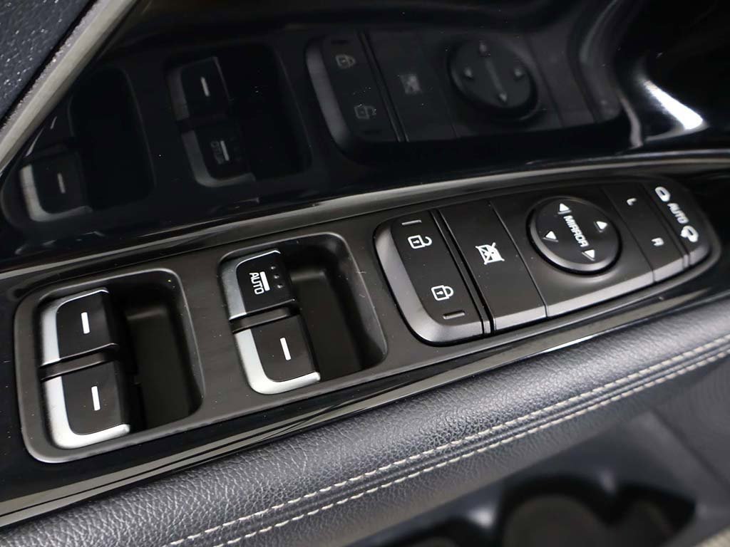 Used 2020 Kia Niro Touring image 39