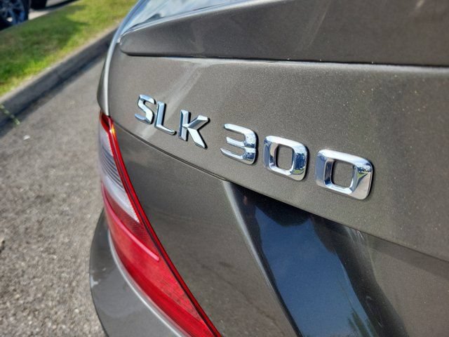 Used 2016 Mercedes-Benz SLK 300 image 8
