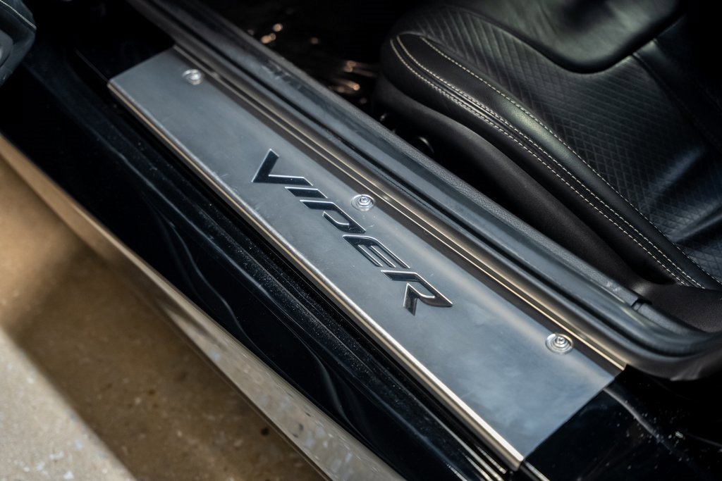 Used 2013 SRT Viper GTS w/ GTS Laguna Interior Pkg image 61
