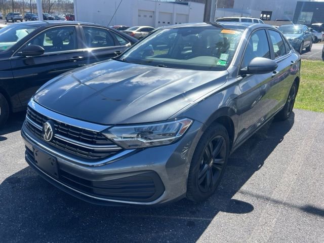 Used 2024 Volkswagen Jetta SE w/ Panoramic Sunroof Package image 1