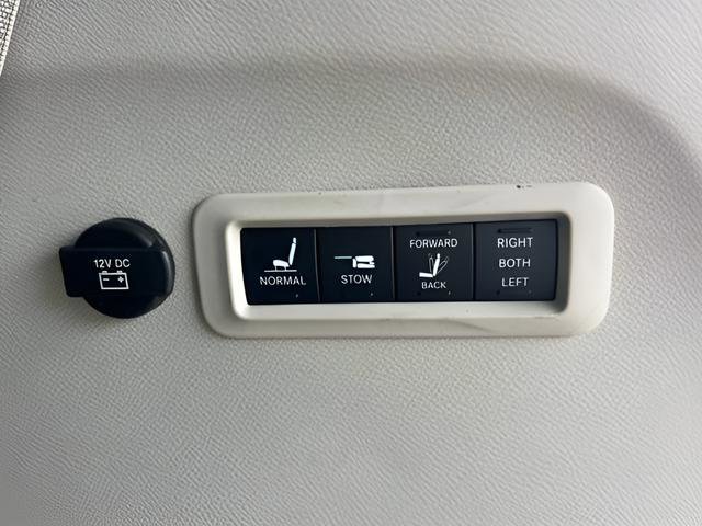 Used 2019 Chrysler Pacifica Limited FWD image 9