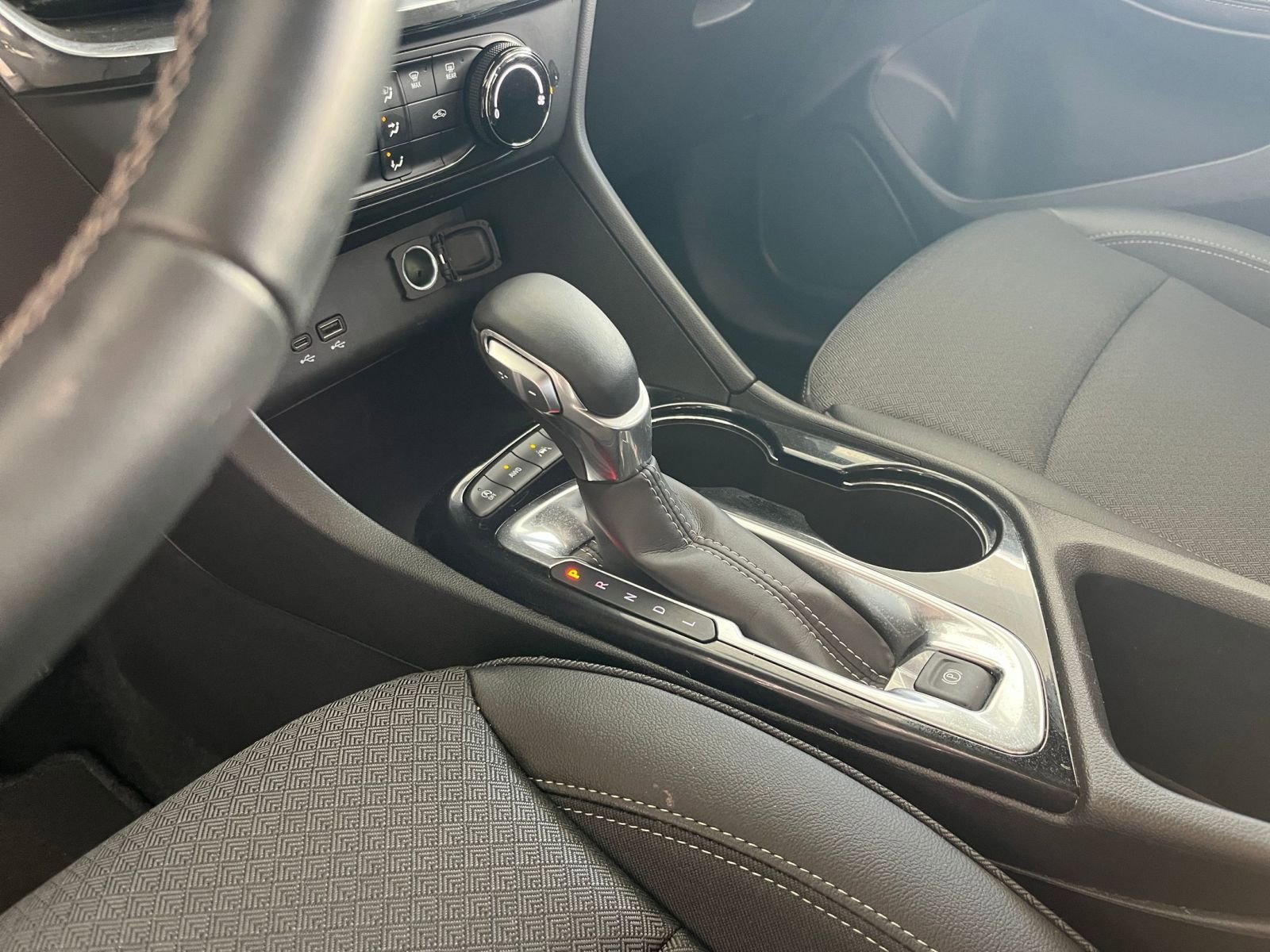 Used 2025 Buick Encore GX Preferred image 41