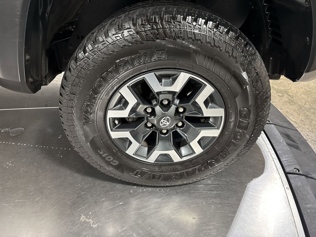 Used 2018 Toyota Tacoma TRD Off-Road AWD/4WD image 17