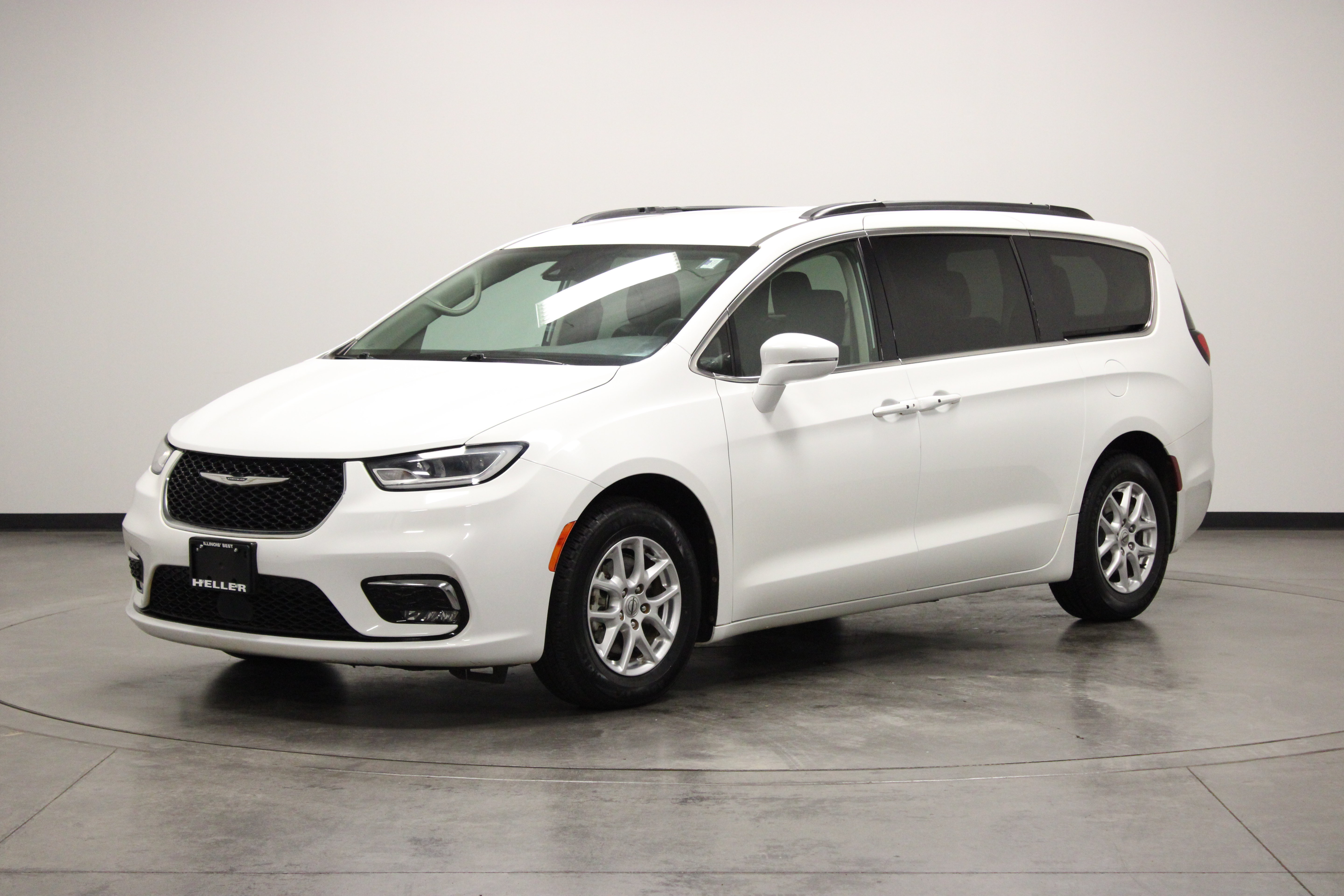Used 2022 Chrysler Pacifica Touring-L FWD image 4