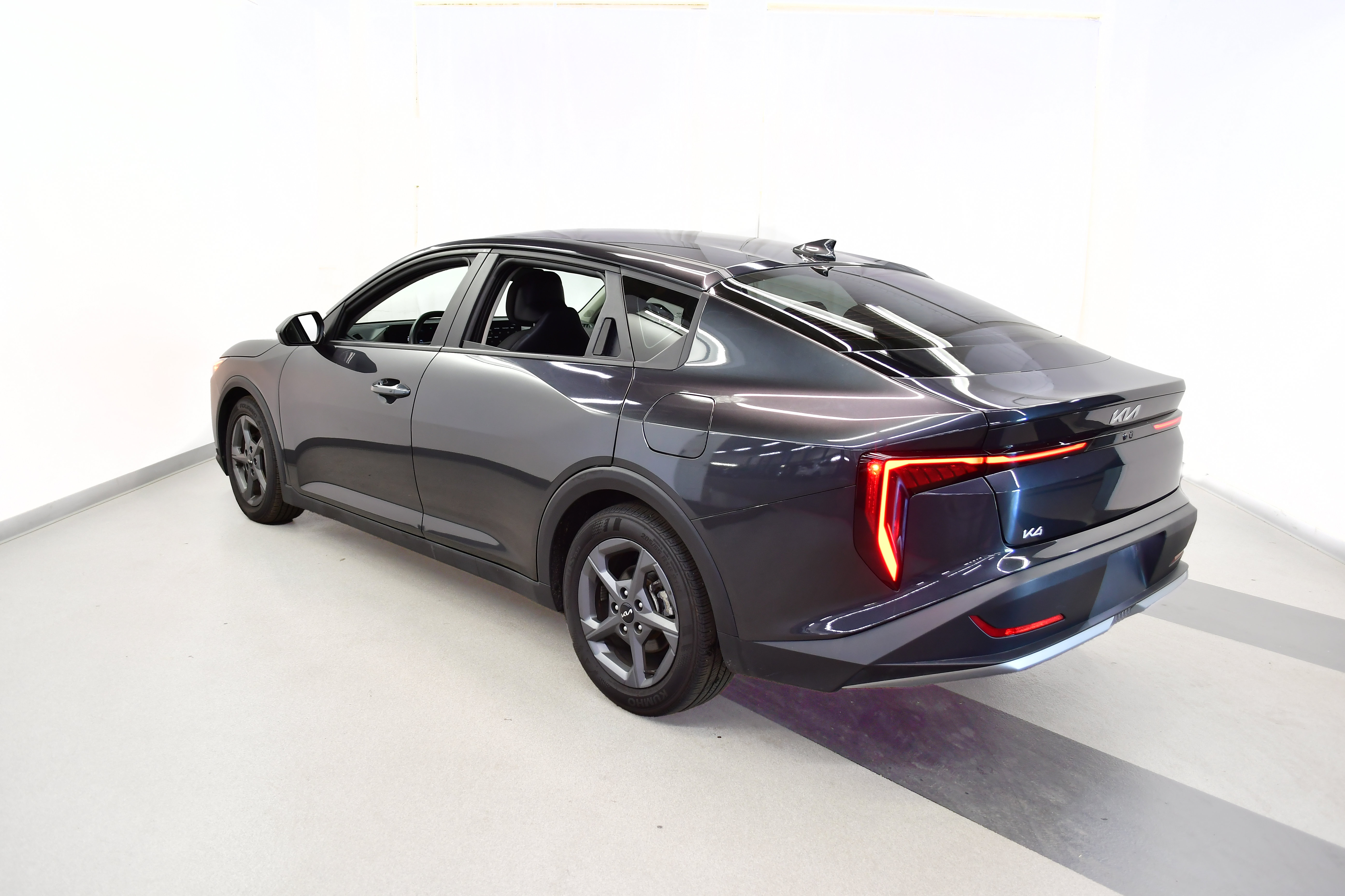 Used 2025 Kia K4 FWD image 5
