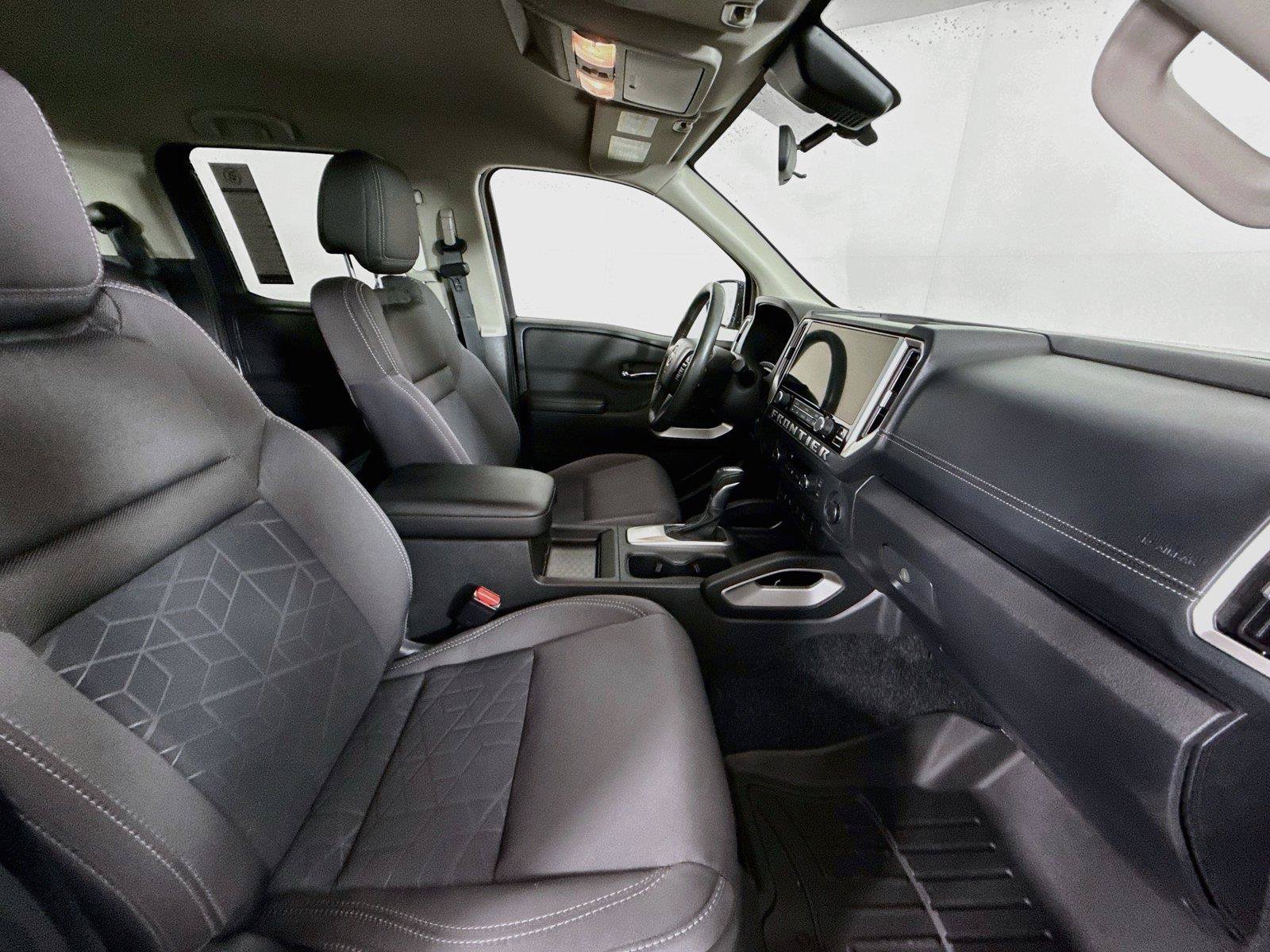 Used 2025 Nissan Frontier SV w/ SV Convenience Package RWD image 37