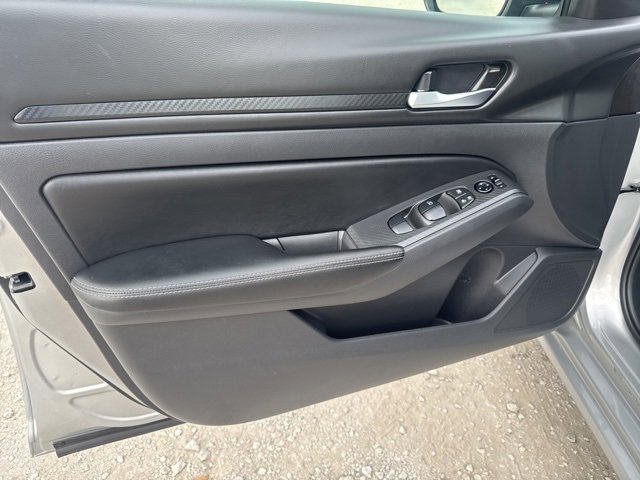 Used 2024 Nissan Altima 2.5 SV image 15