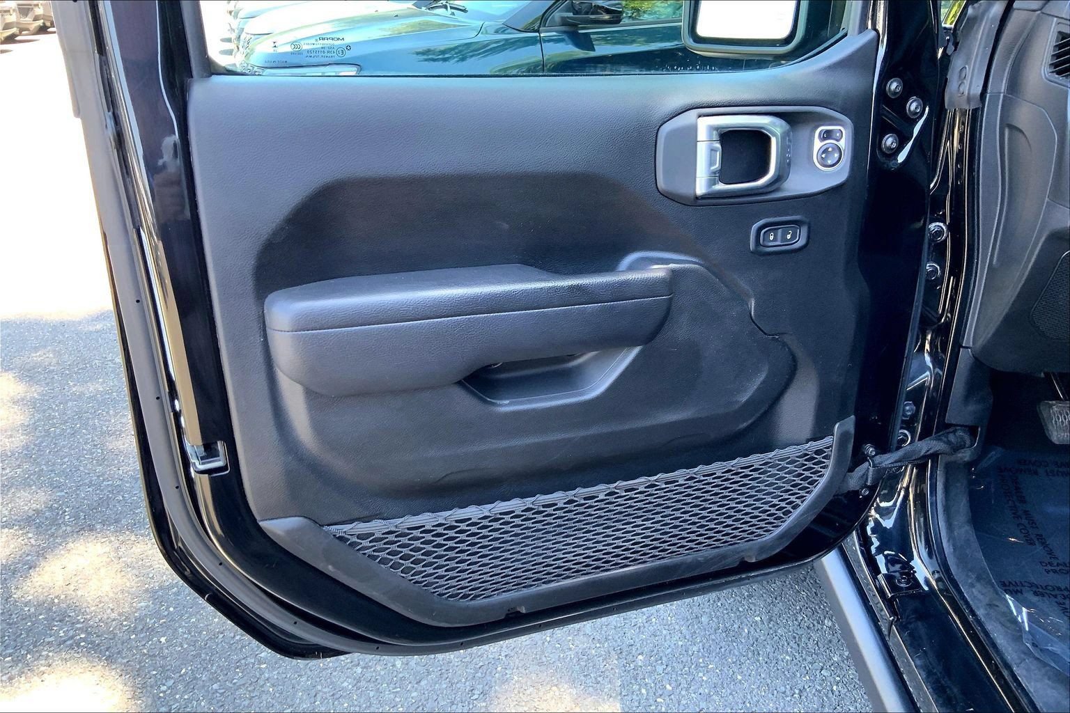 Certified 2024 Jeep Gladiator Sport AWD/4WD image 16
