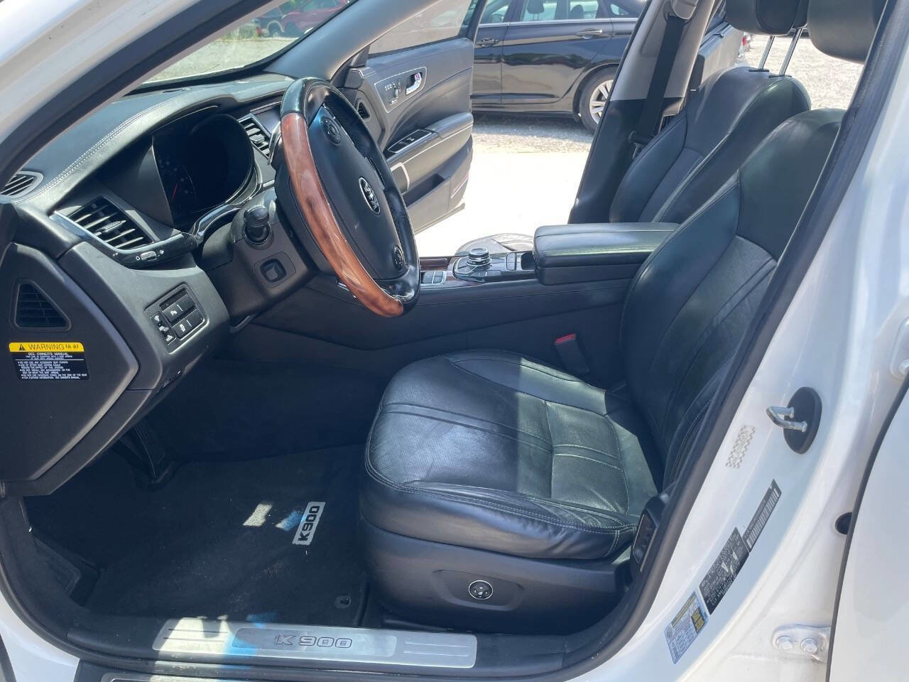 Used 2016 Kia K900 Luxury RWD image 40