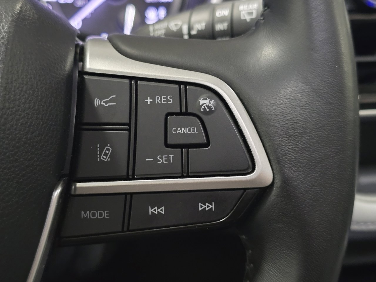 Used 2022 Toyota Highlander XLE image 32